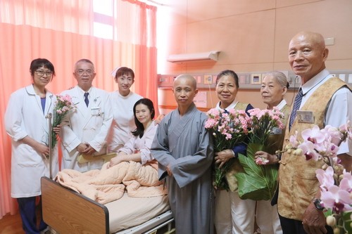 2019/05/12花蓮慈濟醫院日誌——病房行動浴佛分享愛 拔苦與樂真摯祝福