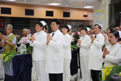 2019/05/12花蓮慈濟醫院日誌——病房行動浴佛分享愛 拔苦與樂真摯祝福