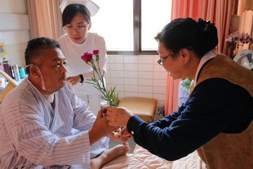 2019/05/12花蓮慈濟醫院日誌——病房行動浴佛分享愛　拔苦與樂真摯祝福