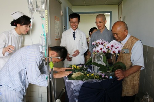 2019/05/12花蓮慈濟醫院日誌——病房行動浴佛分享愛　拔苦與樂真摯祝福