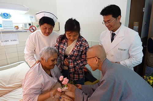 2019/05/12花蓮慈濟醫院日誌——病房行動浴佛分享愛　拔苦與樂真摯祝福