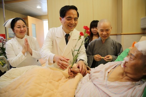 2019/05/12花蓮慈濟醫院日誌——病房行動浴佛分享愛　拔苦與樂真摯祝福