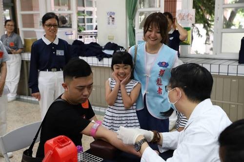 2019/06/14慈濟骨髓幹細胞中心日誌——怕痛也要救人　閨密相挺也建檔