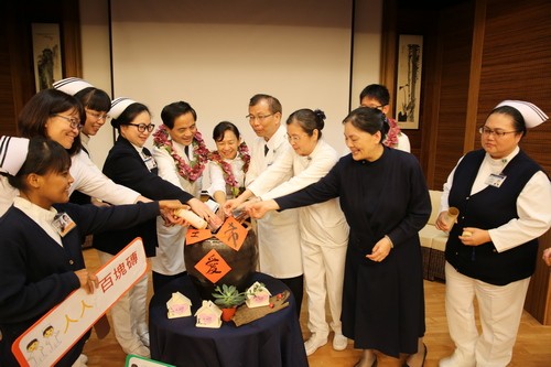 2019/05/29《長情醫愛．莫忘那一念》花蓮慈濟醫院日誌（二）－－跨越萬里的愛　東非義診見苦知福勤付出