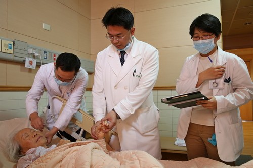 2019/04/27 花蓮慈濟醫院日誌——高齡長者肩頸疼痛無法轉動 中西醫合療解決病苦