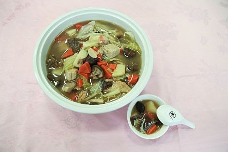 花蓮慈院年終美食秀食譜－「冬季凍齡藥膳」、「核果塔香醬拌麵」（文/黃思齊）