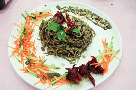 花蓮慈院年終美食秀食譜－「冬季凍齡藥膳」、「核果塔香醬拌麵」（文/黃思齊）