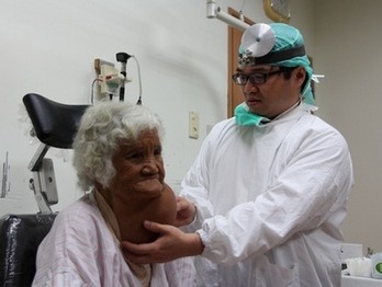 罕見巨大腫瘤摘除 八十七歲老婦重展笑顏