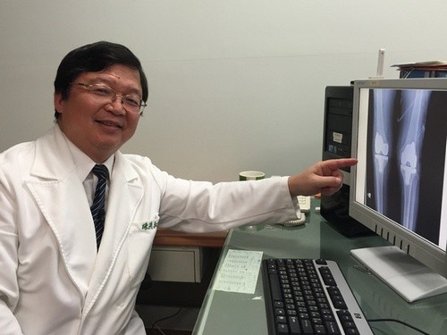 花蓮慈院陳英和名譽院長從二OO三年底,從美國引進微創式人工膝關節置換手術