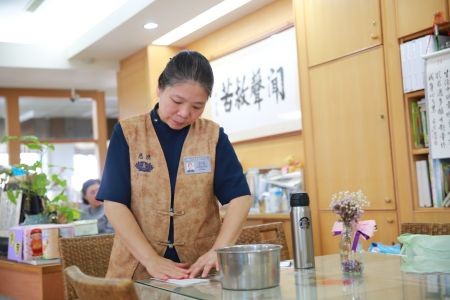 復刻回憶最美笑容 花蓮慈院高齡友善攝影展