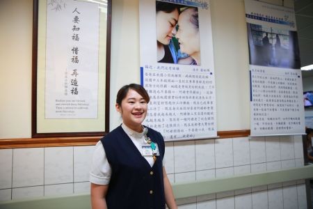 復刻回憶最美笑容 花蓮慈院高齡友善攝影展