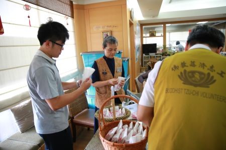 復刻回憶最美笑容 花蓮慈院高齡友善攝影展