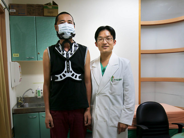 脊椎損傷別亂動　頸椎前開恢復快