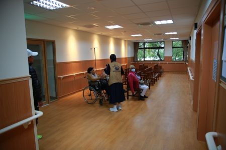 新診區有兩個候診區可以舒緩候診民眾人潮