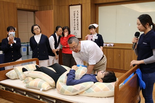 日本自然翻身擺位照護　照顧別人也照顧自己