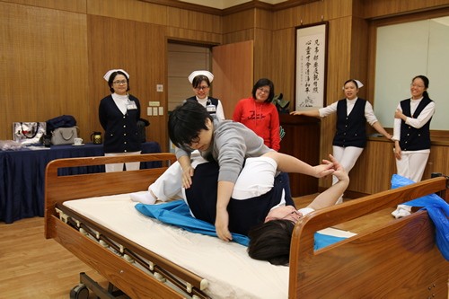 日本自然翻身擺位照護　照顧別人也照顧自己