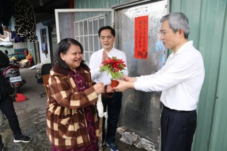 歲末溫馨送暖 花蓮慈院居家關懷大掃除