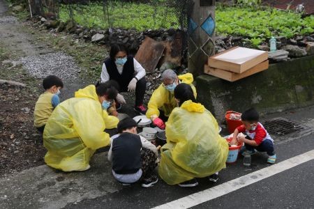 歲末溫馨送暖 花蓮慈院居家關懷大掃除