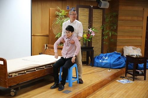 日本自然翻身擺位照護　照顧別人也照顧自己