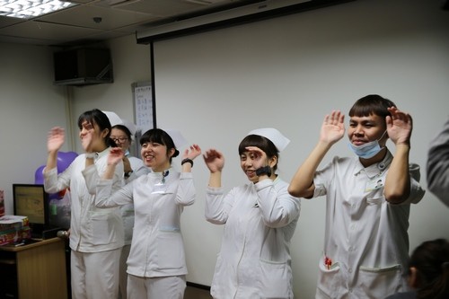 歡度兒童節　親子互動彩繪手提袋