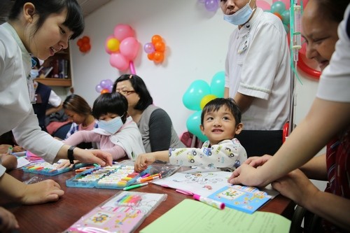 歡度兒童節　親子互動彩繪手提袋