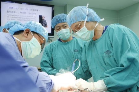 千萬次模擬只為真實一刀 亞太脊椎外科醫學會模擬手術