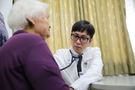 胸悶耳鳴別輕忽 花蓮慈院微創「無縫線瓣膜」置換術