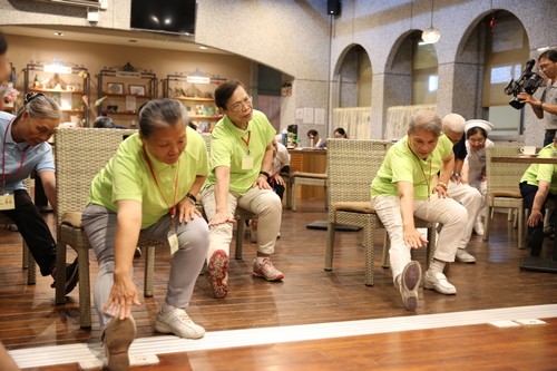 阿公阿嬤練健康 幸福樂齡學堂結業典禮