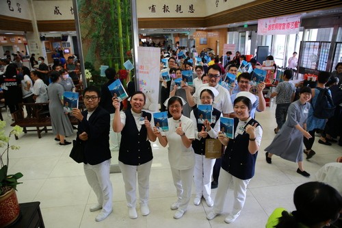 盤山過嶺見證醫療愛 創新研發志為難症病人找方法