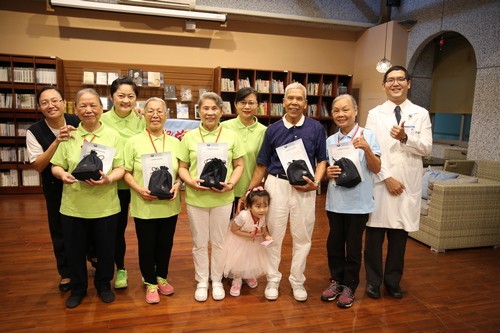 阿公阿嬤練健康 幸福樂齡學堂結業典禮