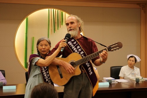 血癌兩岸小勇士、全球熱愛生命獎章得主 送愛到花蓮慈院