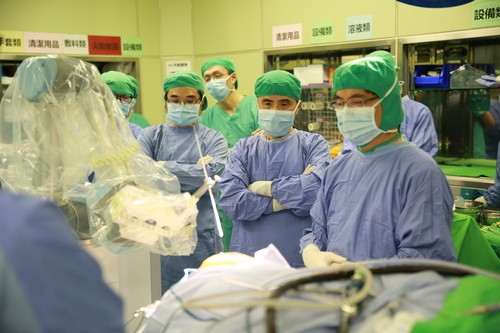 腦部手術導航機器人NaoTrac　鈦隼生物科技、花蓮慈院完成全球首例腦部導航機器人手術(黃思齊)