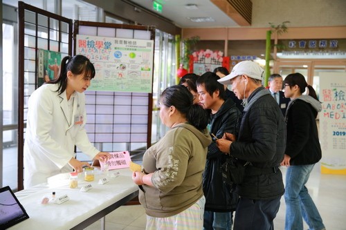 體驗一日醫檢師　花蓮慈院醫檢師過節不忘關心民眾