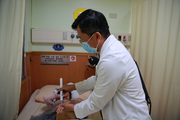 小孩尿床怎麼辦 中藥加雷射針灸可改善