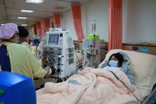 母女齊心腎利重生 東區首例血型不相容活腎移植