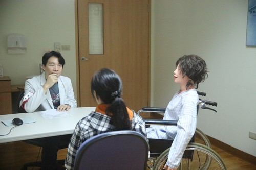 望聞問切實境模擬　花蓮慈院中醫OSCE闖通關