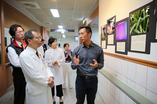 花蓮慈濟醫院「伸出援手前,請先了解他」攝影展揭幕