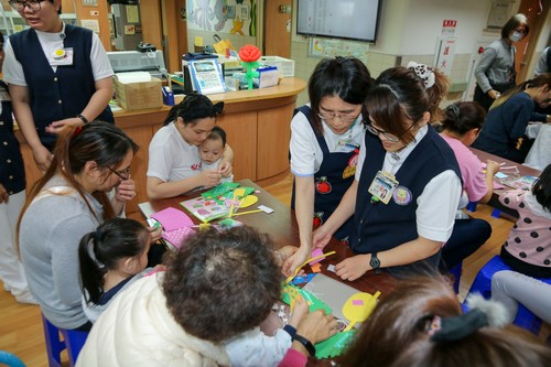 花蓮慈院歡慶兒童節　陪伴病童手作DIY