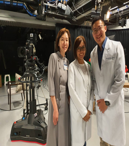 於109年6月24日已完成另兩位菲律賓代訓醫師(Dr. Chua, Kimmie Xander T， Dr. Emilio Q. Villanueva III)受訪，與新南向辦公室朱芳瑤經理合照