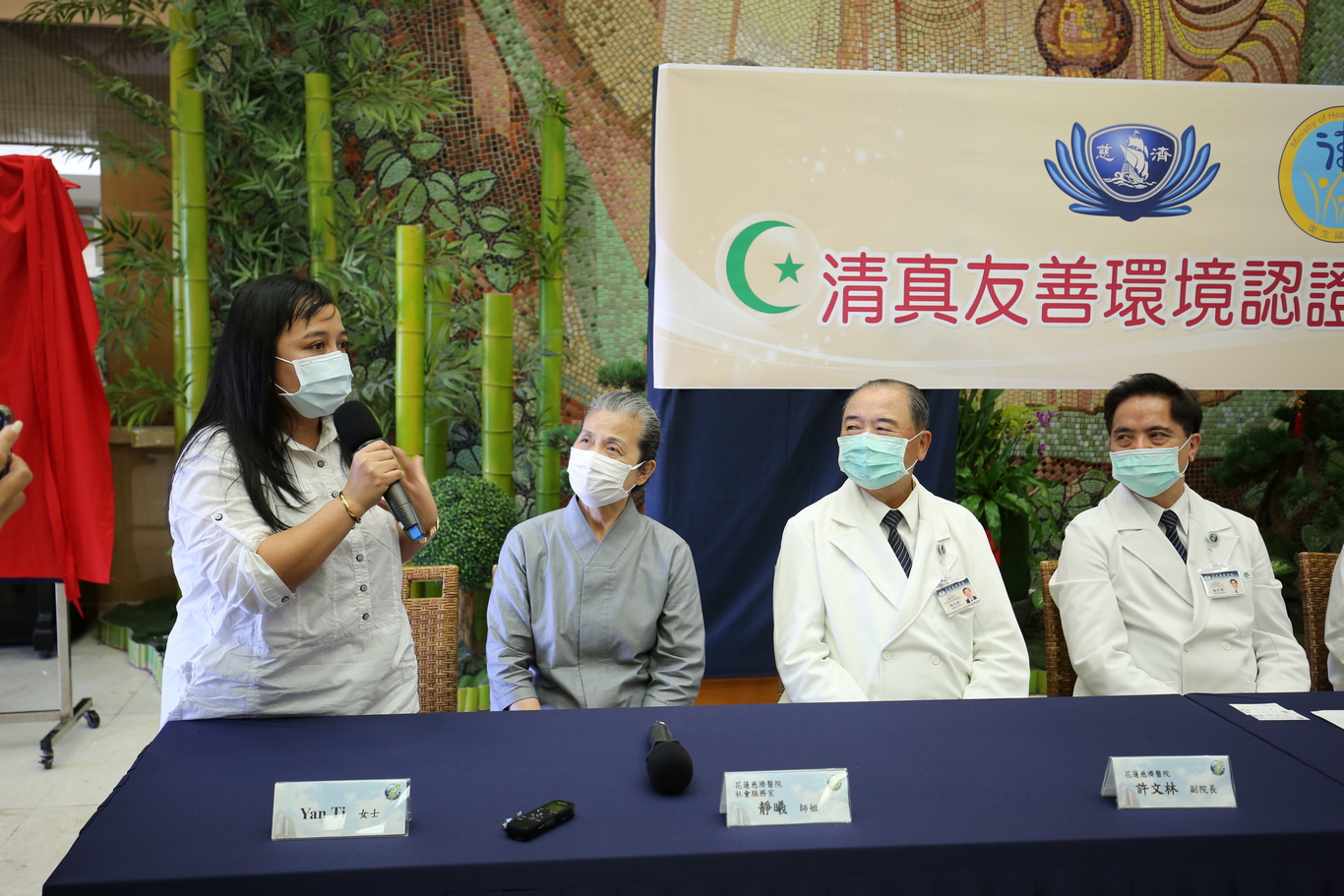 本單位同仁積極邀請穆斯林信眾Yanti於活動中發表使用相關設施之心得與感謝