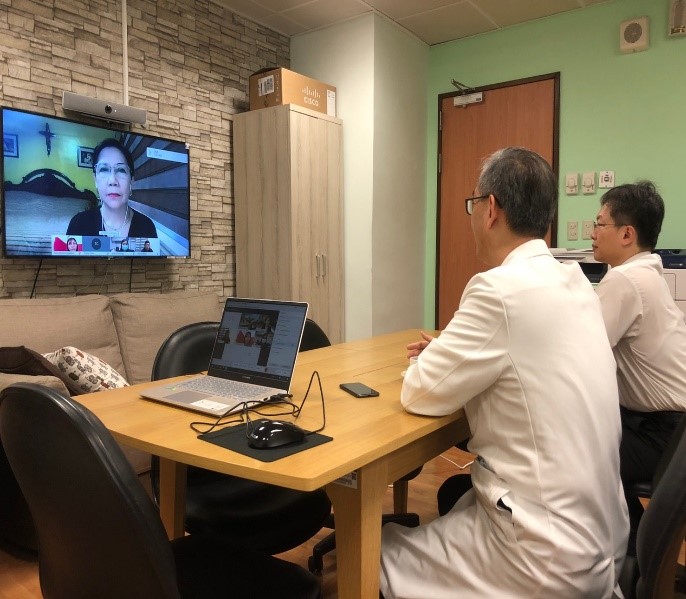 花蓮慈濟醫院與UERM小兒科視訊會前會，國際醫學中心李啟誠主任、小兒部張宇勳醫師與菲律賓小兒科醫學會理事長Dr. Joselyn Eusebio討論細節中