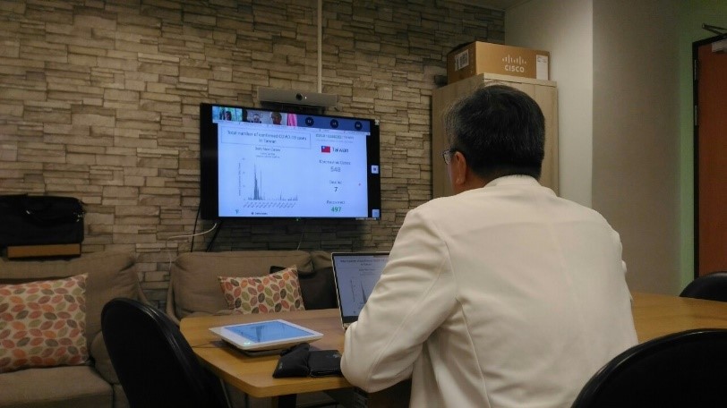 講者鄭順賢醫師醫師精心製作之簡報，與印尼分享台灣防疫經驗