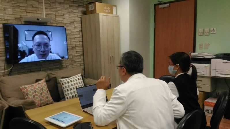 鄭順賢醫師與印尼方主持人Dr. Andre prawira putra