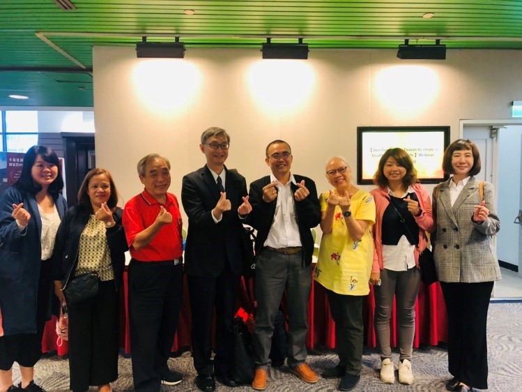 右圖：臺灣醫療奇蹟健康樂活線上講座合照。