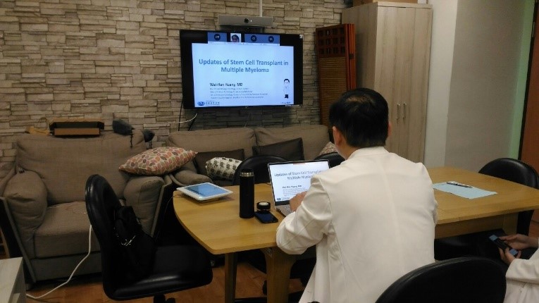 右圖：由花蓮慈濟醫院血液腫瘤科黃威翰醫師分享幹細胞移植於多發性骨髓瘤的新進展。
