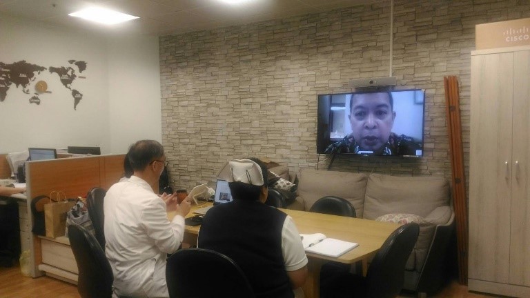 左圖：講者花蓮慈濟醫院血液腫瘤科李啟誠主任與印尼慈濟醫院Dr. Edi Setiawan Tehuteru互動。