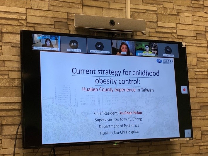 左圖：花蓮慈濟醫院小兒部張雲傑醫師與蕭宇超醫師製作簡報分享案例。