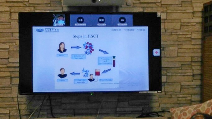 右圖：花蓮慈濟醫院護理部鄭雅君督導、李依蓉護理長精心準備簡報。