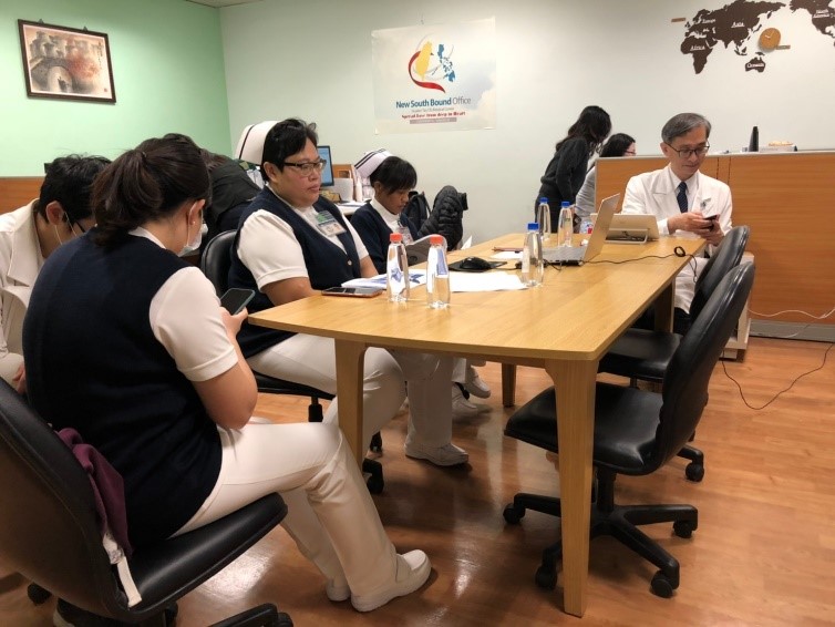 左圖：以護理的觀點進行造血幹細胞移植前準備 Preparation Before Hematopoietic Stem Cell Transplantation: Nursing Perspective活動現場。