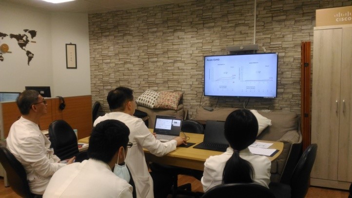 右圖：2021年歐洲骨髓移植年會有關異體幹細胞移植的視訊活動現場。